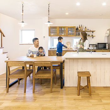 無垢Story 【カリフォルニア】アウトドアや薪ストーブのある30代で建てたカフェ風の家｜間取り図有の建築実例画像2