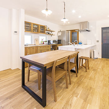 無垢Story 【カリフォルニア】アウトドアや薪ストーブのある30代で建てたカフェ風の家｜間取り図有の建築実例画像4