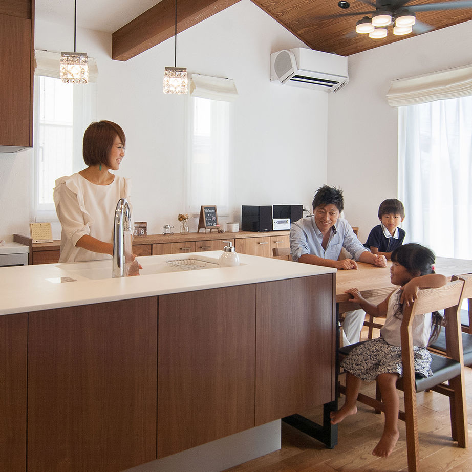 無垢Story 【和モダン×二世帯】落ち着いた和の風情と薪ストーブのぬくもりに癒される、カフェみたいな家｜間取り図有の建築実例画像2