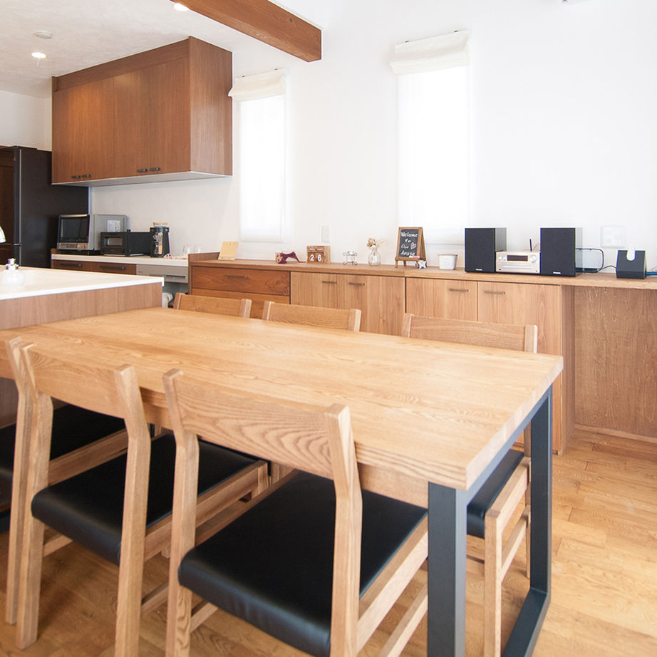 無垢Story 【和モダン×二世帯】落ち着いた和の風情と薪ストーブのぬくもりに癒される、カフェみたいな家｜間取り図有の建築実例画像3