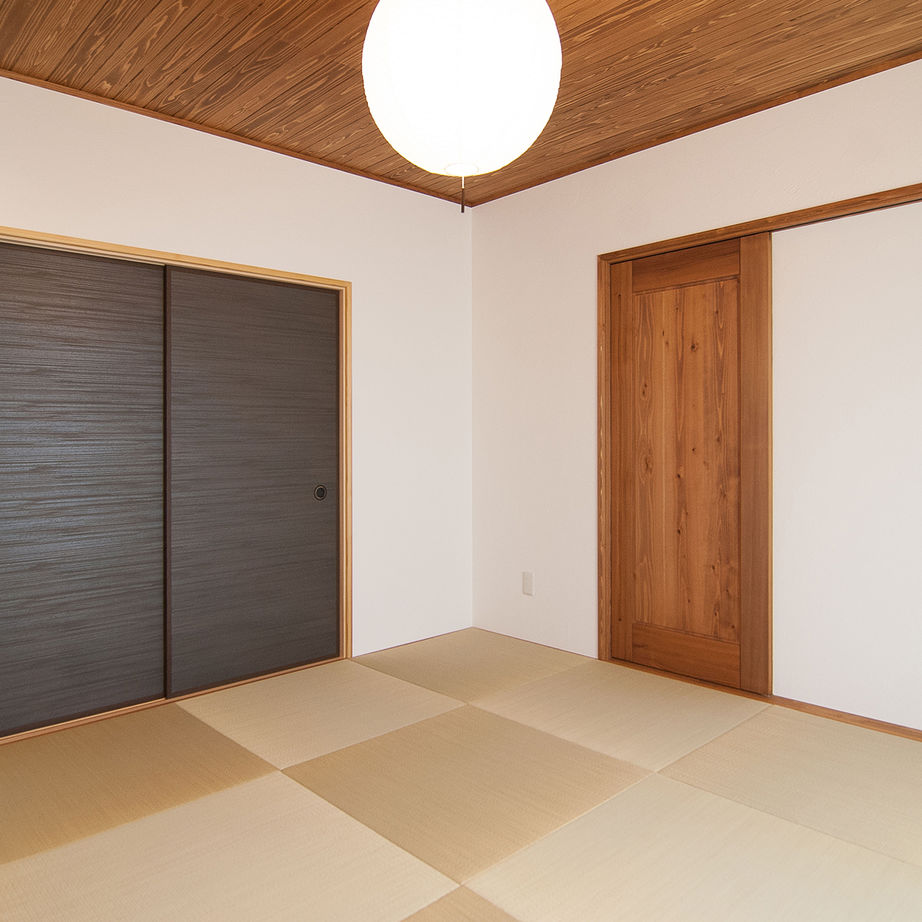 無垢Story 【和モダン×二世帯】落ち着いた和の風情と薪ストーブのぬくもりに癒される、カフェみたいな家｜間取り図有の建築実例画像5