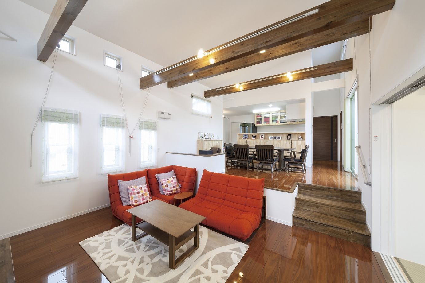 川野工務店 【平屋】プライバシーも守る光の設計。開放的なスキップフロアの平屋の家の建築実例画像4