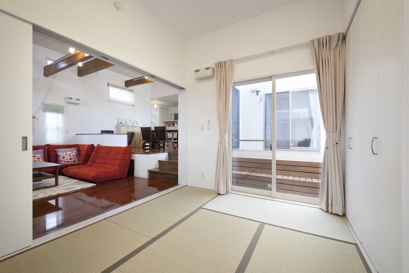 川野工務店 【平屋】プライバシーも守る光の設計。開放的なスキップフロアの平屋の家の建築実例画像5