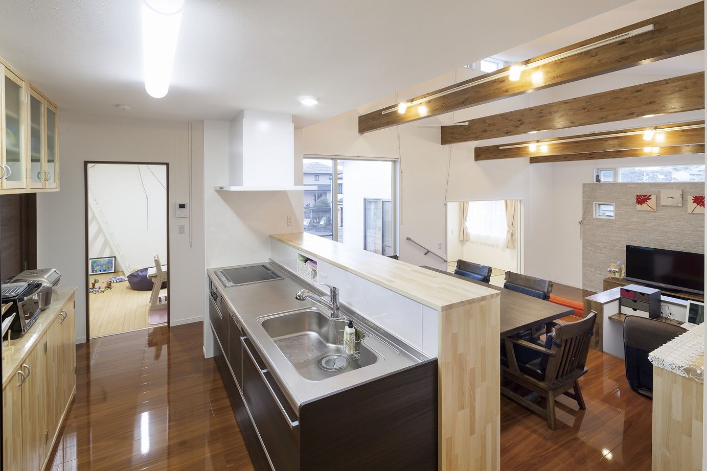 川野工務店 【平屋】プライバシーも守る光の設計。開放的なスキップフロアの平屋の家の建築実例画像6