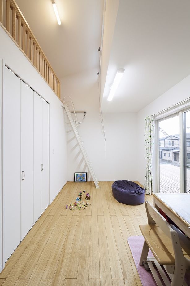 川野工務店 【平屋】プライバシーも守る光の設計。開放的なスキップフロアの平屋の家の建築実例画像7