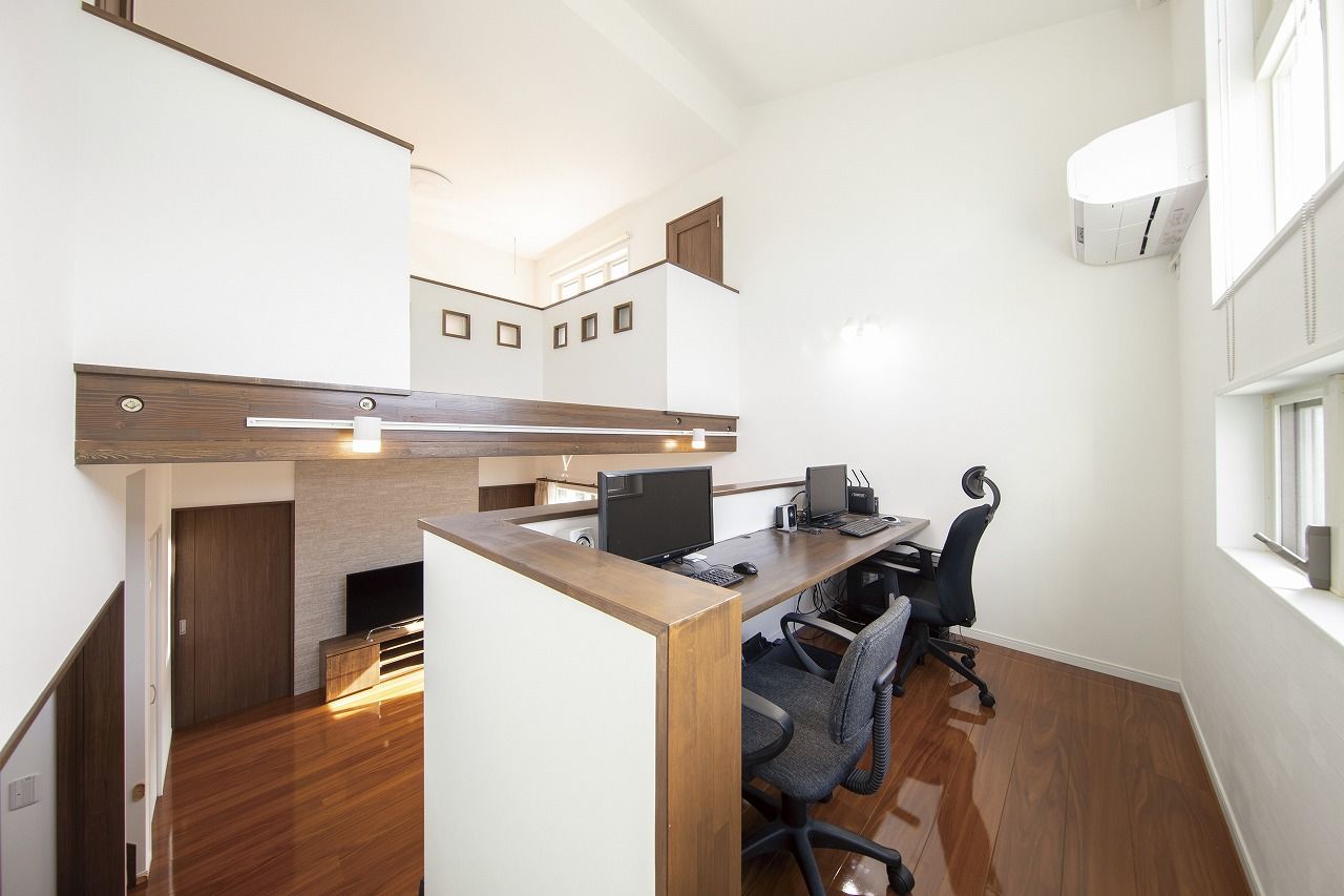 川野工務店 吹き抜けからあふれる光が心地よい、スキップフロアのある住まいの建築実例画像4