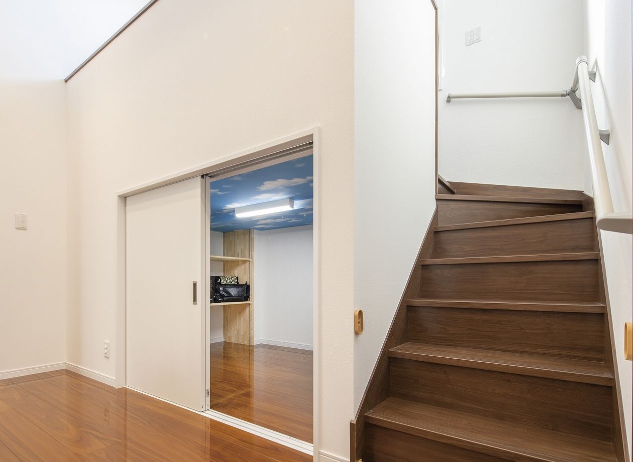 川野工務店 吹き抜けからあふれる光が心地よい、スキップフロアのある住まいの建築実例画像6