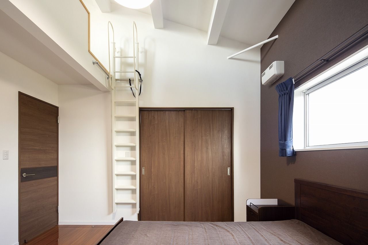 川野工務店 吹き抜けからあふれる光が心地よい、スキップフロアのある住まいの建築実例画像9