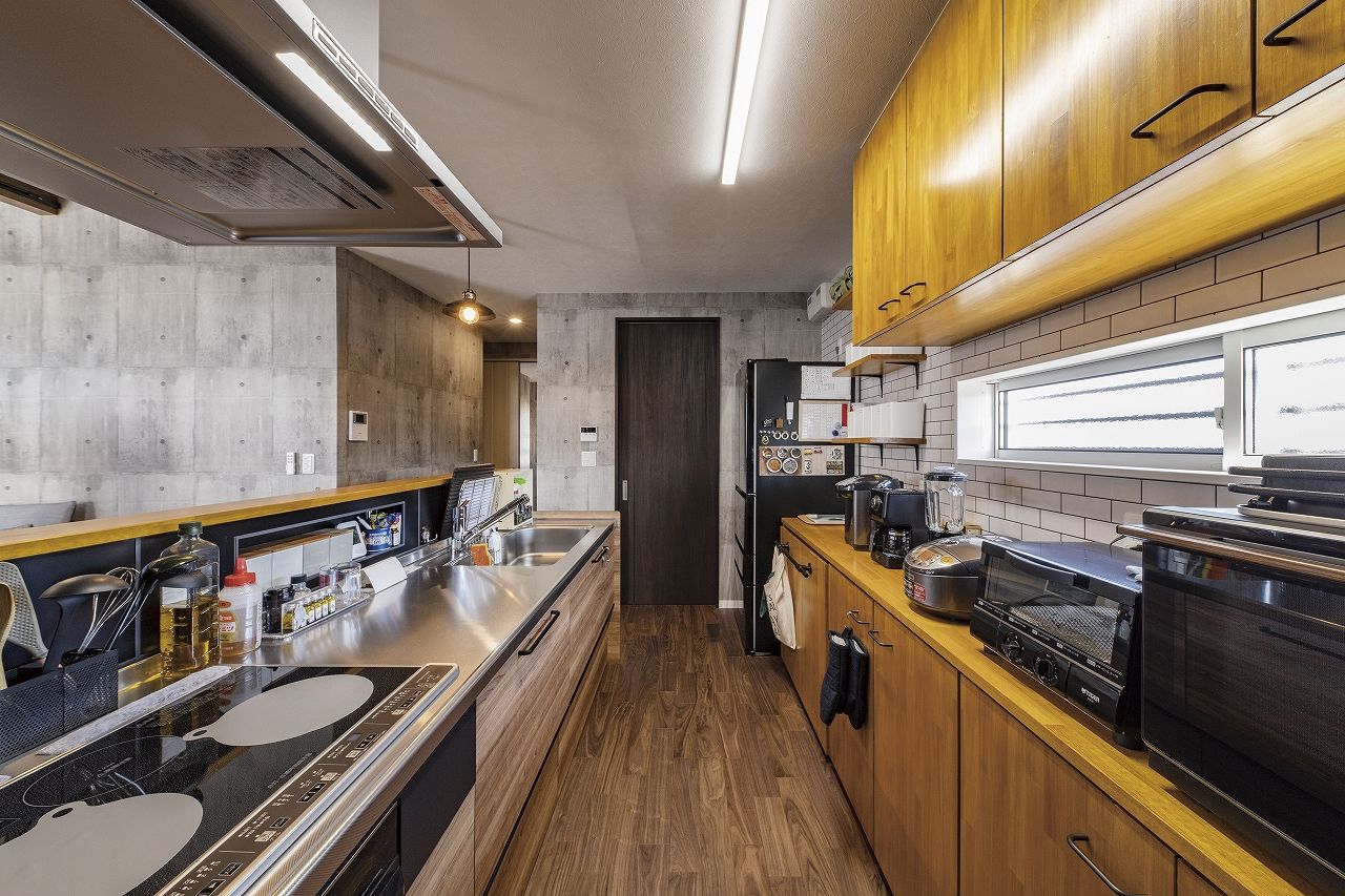 川野工務店 憧れのヴィンテージな空間を建築家夫妻と追求。明るい光が降り注ぐ快適な「店舗一体型住宅」の建築実例画像3