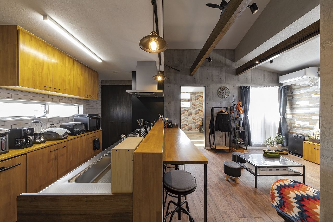 川野工務店 憧れのヴィンテージな空間を建築家夫妻と追求。明るい光が降り注ぐ快適な「店舗一体型住宅」の建築実例画像4