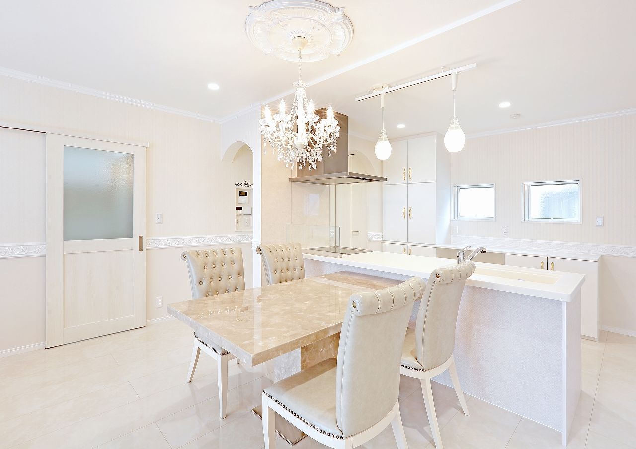 川野工務店 建築家夫妻と共に「憧れ」を追求。気品と上質さを叶えた「お城みたいな家」で笑顔の日々を！の建築実例画像2