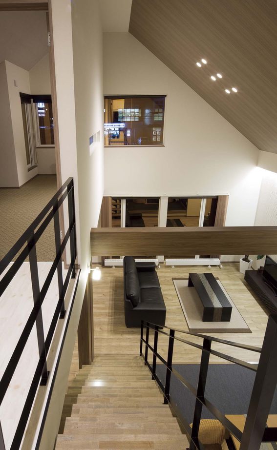 アーキテックプランニング 【2000～2500万円/２階建て/吹き抜け/土間】ダイナミックに吹抜けを配し斬新な生活提案も光るの建築実例画像3