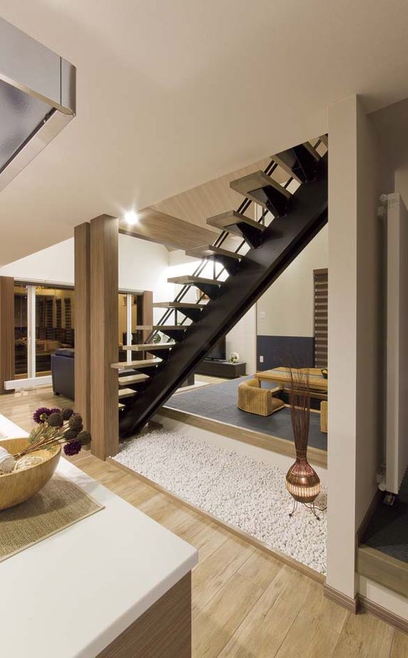 アーキテックプランニング 【2000～2500万円/２階建て/吹き抜け/土間】ダイナミックに吹抜けを配し斬新な生活提案も光るの建築実例画像4