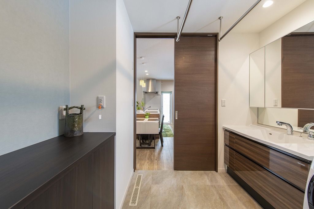 アーキテックプランニング 【平屋/2000万円台/間取り図有】老後も安心のゆとりある平屋を実現。天井高3.6mの明るい開放感あるリビングの建築実例画像7