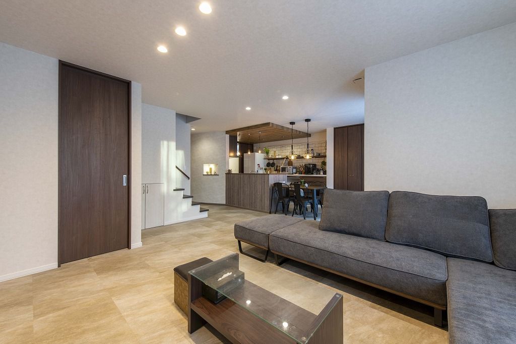 アーキテックプランニング 【2000～2500万円/間取り図有】魅せるキッチンまわりや1階ファミリークローゼットが大成功の建築実例画像2