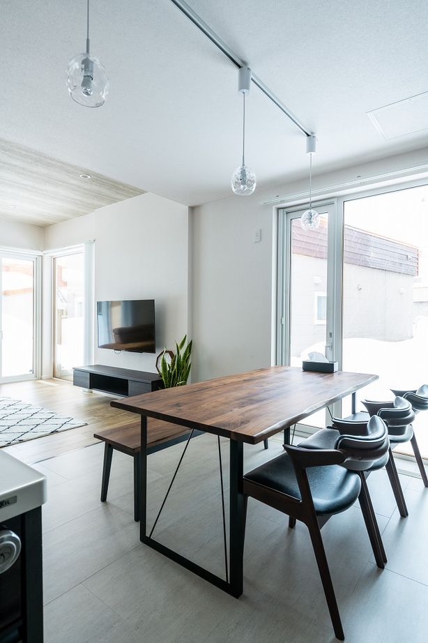 アーキテックプランニング 【2000～2500万円/５LDK/間取り図有】ハイ天井やスキップフロア、6人で暮らすほどよい距離感の二世帯住宅の建築実例画像4