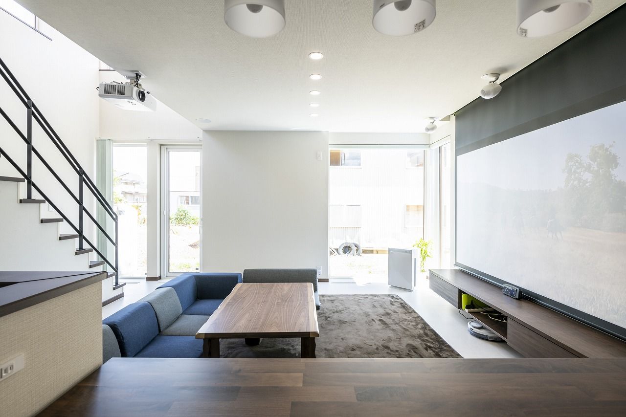 アーキテックプランニング 【2000～2500万円/４LDK/間取り図有】リビングシアターのある住まい。非日常を日常で楽しめインドアライフを満喫の建築実例画像2