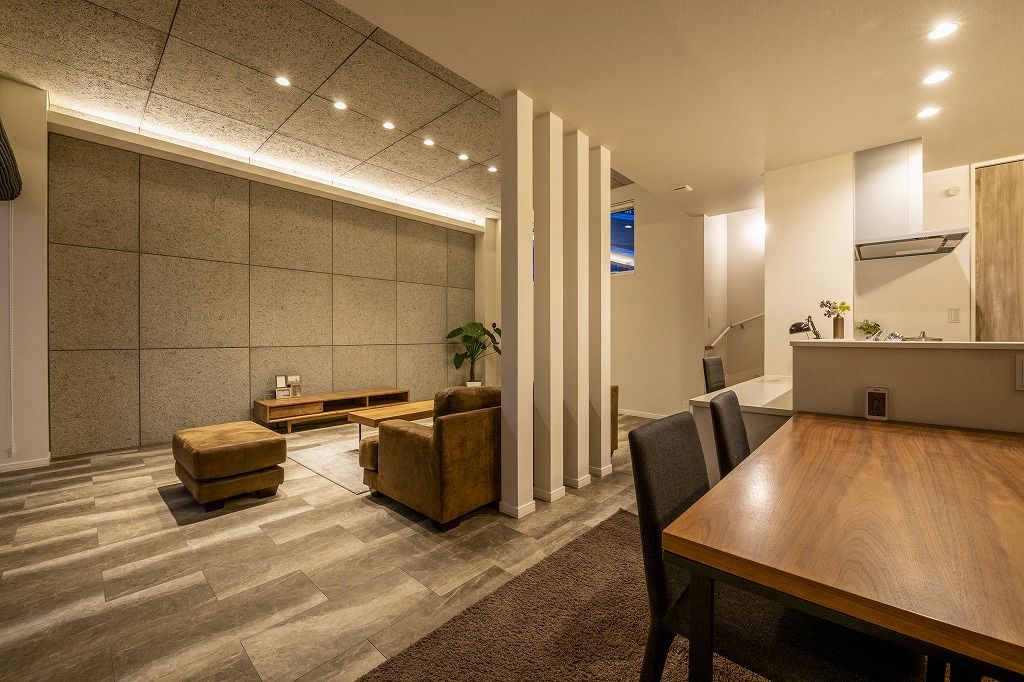 アーキテックプランニング 【間取り図有】天井高3.0ｍの開放的なリビング。雨雪でも快適なカーライフを実現できる組込カーポートのある住まいの建築実例画像3