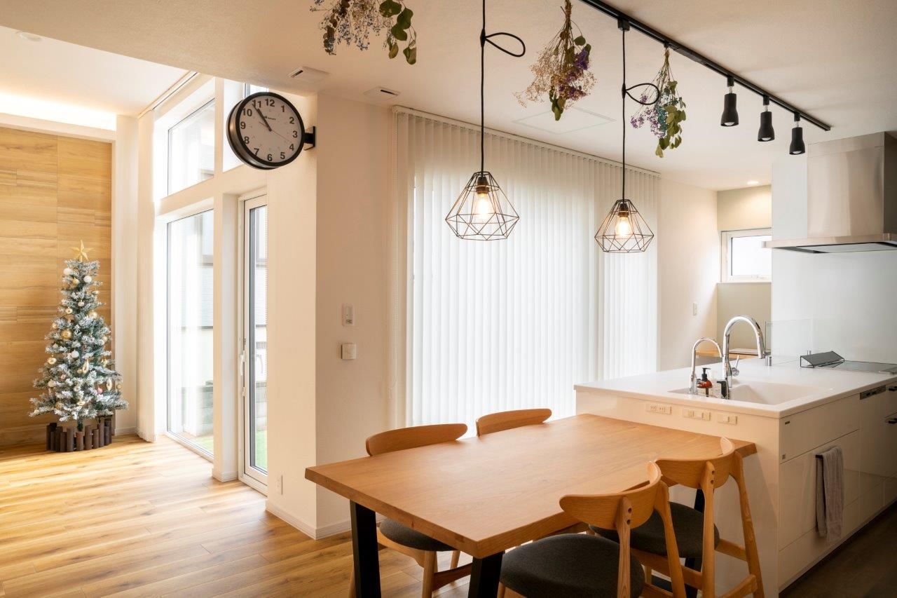 アーキテックプランニング 【2000～2500万円/４LDK間取り図有/ゲストルーム】木の質感とぬくもり溢れるインテリアも映える住まいの建築実例画像1