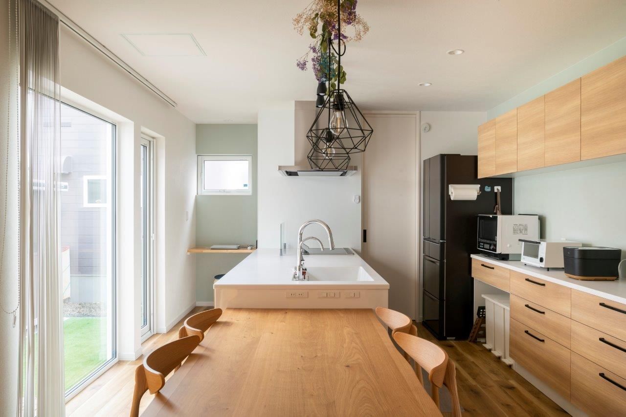 アーキテックプランニング 【2000～2500万円/４LDK間取り図有/ゲストルーム】木の質感とぬくもり溢れるインテリアも映える住まいの建築実例画像2