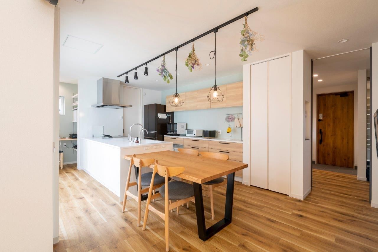 アーキテックプランニング 【2000～2500万円/４LDK間取り図有/ゲストルーム】木の質感とぬくもり溢れるインテリアも映える住まいの建築実例画像3