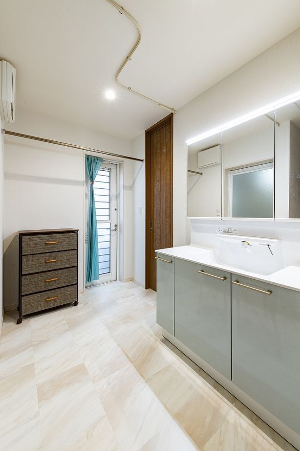 アーキテックプランニング 【2000万円台】印象的な立体凹凸外観デザインやミセスコーナーやペットスペースなど快適空間充実の住まいの建築実例画像4