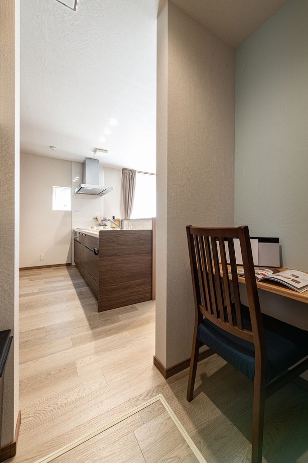 アーキテックプランニング 【2000万円台】印象的な立体凹凸外観デザインやミセスコーナーやペットスペースなど快適空間充実の住まいの建築実例画像5