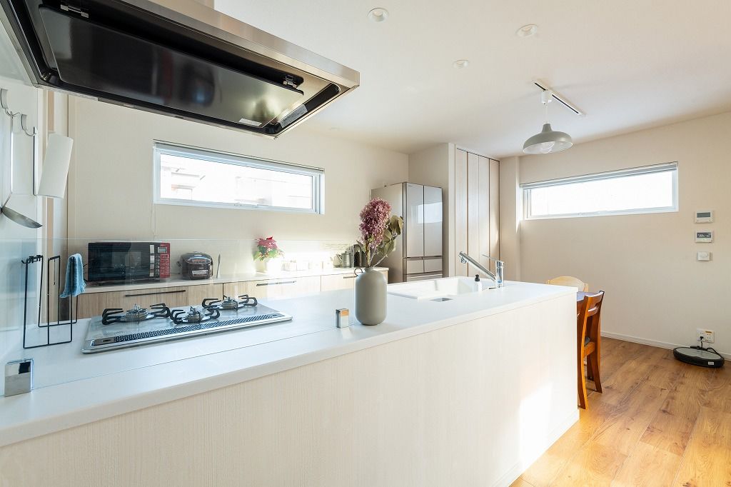 アーキテックプランニング 【2500～3000万円】吹き抜けやトリプルサッシの大きな窓、２階オープンスペースなど開放的な空間を実現の建築実例画像6