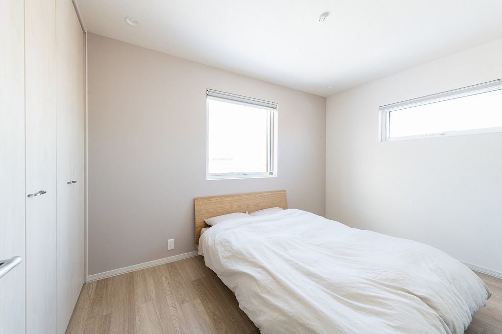 アーキテックプランニング 【2500～3000万円】吹き抜けやトリプルサッシの大きな窓、２階オープンスペースなど開放的な空間を実現の建築実例画像8