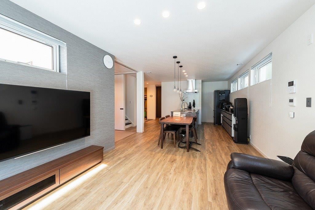 アーキテックプランニング 【2000～2500万円/４LDK間取り図有/ゲストルーム】オープンキッチンを中心にした家族の絆深まる暖かく、温かい家の建築実例画像4