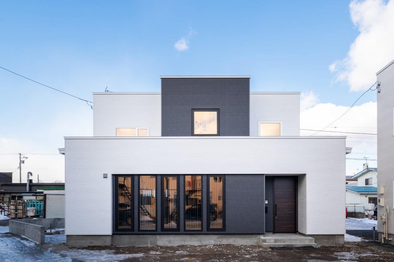 アーキテックプランニング 【2000万円台/４LDK間取り図有/２階建て/33.5坪】開放して多目的に活用するシンプルモダンのスッキリデザインの建築実例画像2