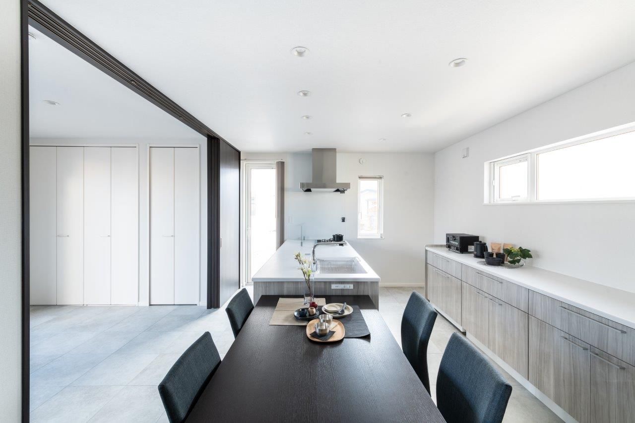 アーキテックプランニング 【2000万円台/４LDK間取り図有/２階建て/33.5坪】開放して多目的に活用するシンプルモダンのスッキリデザインの建築実例画像5