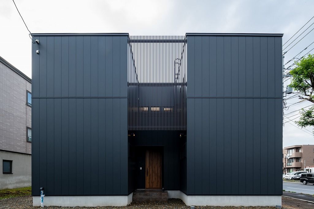 アーキテックプランニング 【2000万円台/間取り図有】ウォークスルークローゼットなど収納充実、無垢材が映えるナチュラルテイストの住まいの建築実例画像2