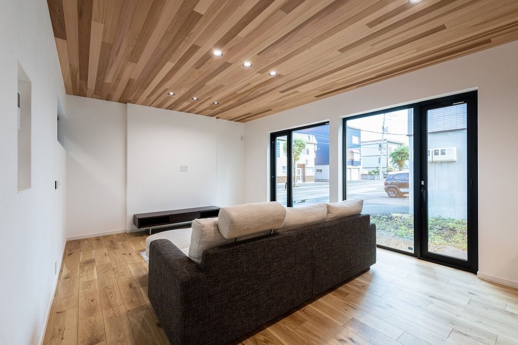 アーキテックプランニング 【2000万円台/間取り図有】ウォークスルークローゼットなど収納充実、無垢材が映えるナチュラルテイストの住まいの建築実例画像3