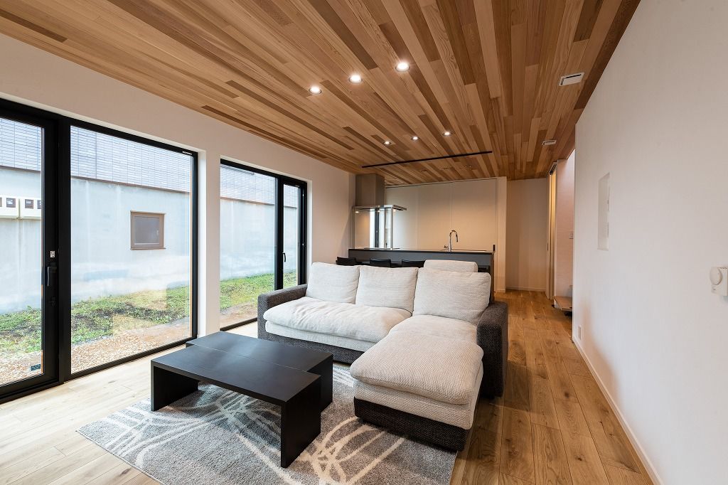 アーキテックプランニング 【2000万円台/間取り図有】ウォークスルークローゼットなど収納充実、無垢材が映えるナチュラルテイストの住まいの建築実例画像4