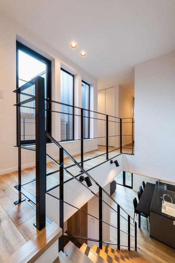 アーキテックプランニング 【2000万円台/間取り図有】ウォークスルークローゼットなど収納充実、無垢材が映えるナチュラルテイストの住まいの建築実例画像9