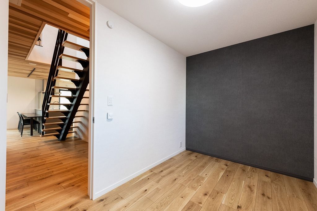 アーキテックプランニング 【2000万円台/間取り図有】ウォークスルークローゼットなど収納充実、無垢材が映えるナチュラルテイストの住まいの建築実例画像10