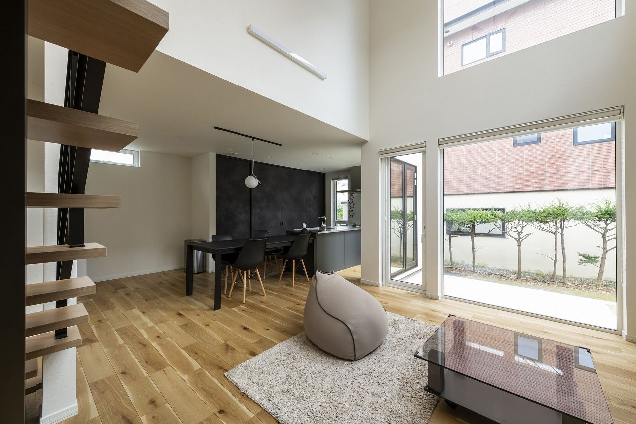 アーキテックプランニング [2000～2500万円/３LDK間取り図有/２階建て/吹き抜け]間接照明が効いた、吹抜けやスケルトン階段が映える家の建築実例画像4