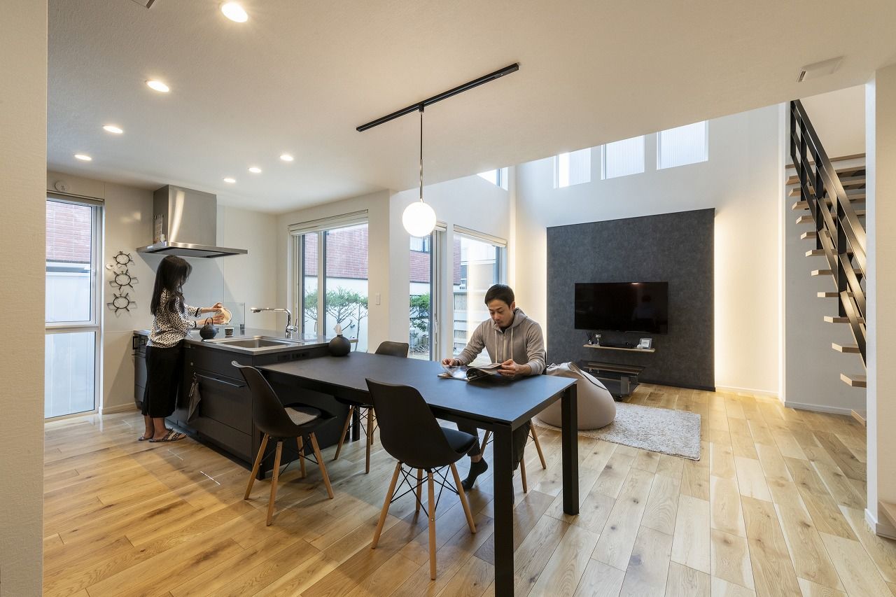 アーキテックプランニング [2000～2500万円/３LDK間取り図有/２階建て/吹き抜け]間接照明が効いた、吹抜けやスケルトン階段が映える家の建築実例画像5