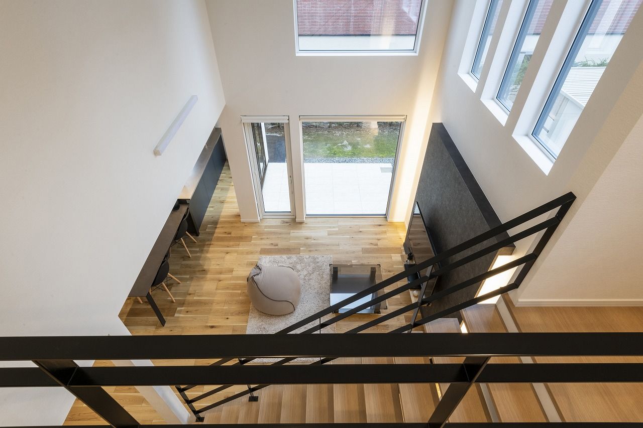 アーキテックプランニング [2000～2500万円/３LDK間取り図有/２階建て/吹き抜け]間接照明が効いた、吹抜けやスケルトン階段が映える家の建築実例画像6