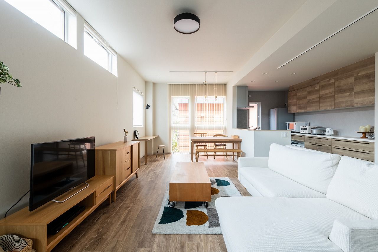 アーキテックプランニング [間取り図有]ナチュラルテイストの２階LDK。立地もこだわりも実現した駅近注文住宅。書斎などリモートワークにも対応の建築実例画像2