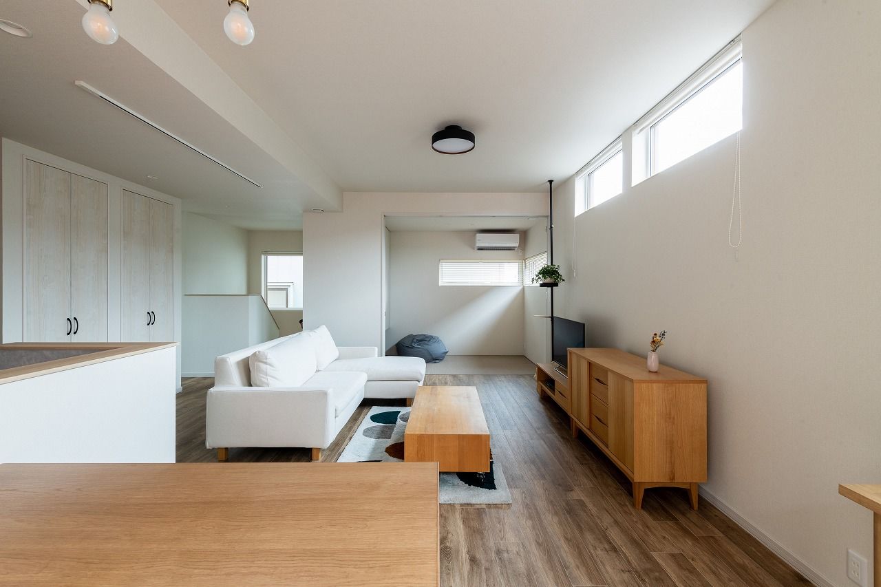 アーキテックプランニング [間取り図有]ナチュラルテイストの２階LDK。立地もこだわりも実現した駅近注文住宅。書斎などリモートワークにも対応の建築実例画像3