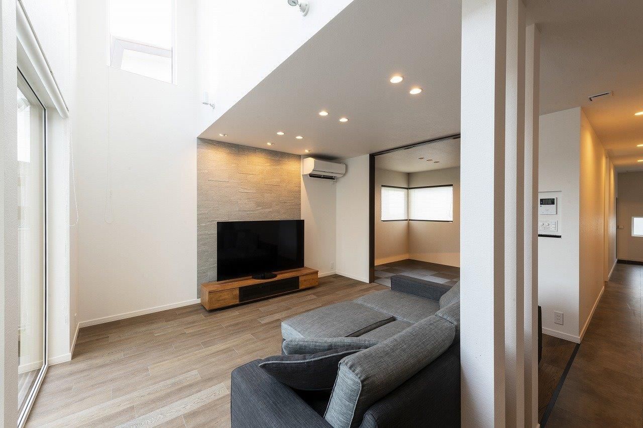 アーキテックプランニング [2000万円台/間取り図有]梁型フレームの外観デザインやおしゃれな内観に暮らしやすさの工夫も溢れるお住まいの建築実例画像2