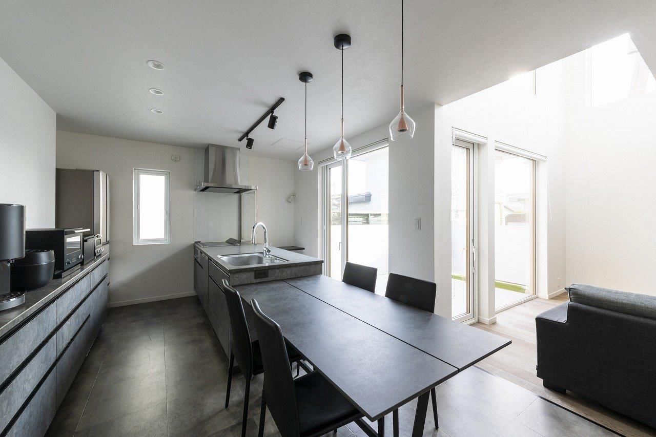 アーキテックプランニング [2000万円台/間取り図有]梁型フレームの外観デザインやおしゃれな内観に暮らしやすさの工夫も溢れるお住まいの建築実例画像4