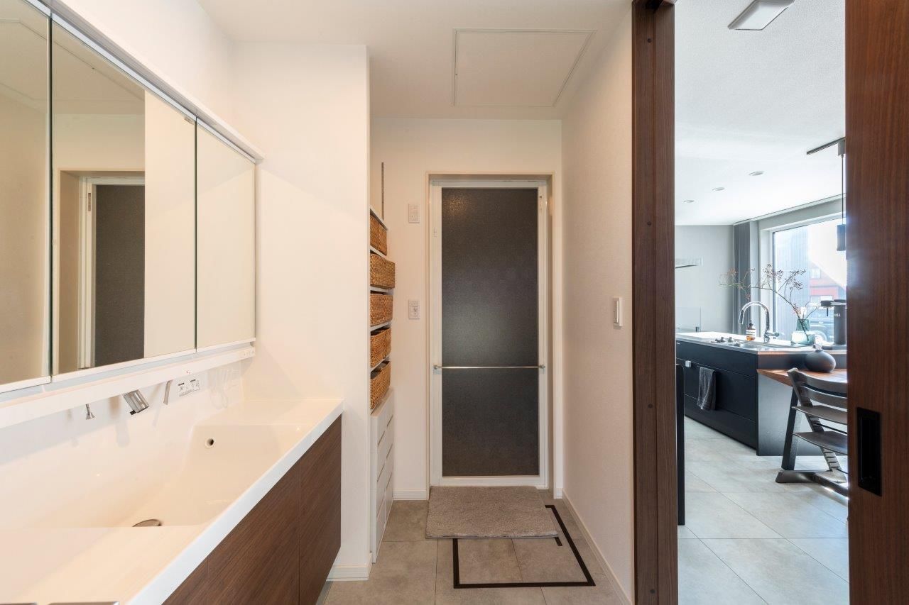 アーキテックプランニング [2000万円台/間取り図有/２階建て]大きな窓とコンクリートテラスで内外の一体感あるインフィニティ空間を実現の建築実例画像9