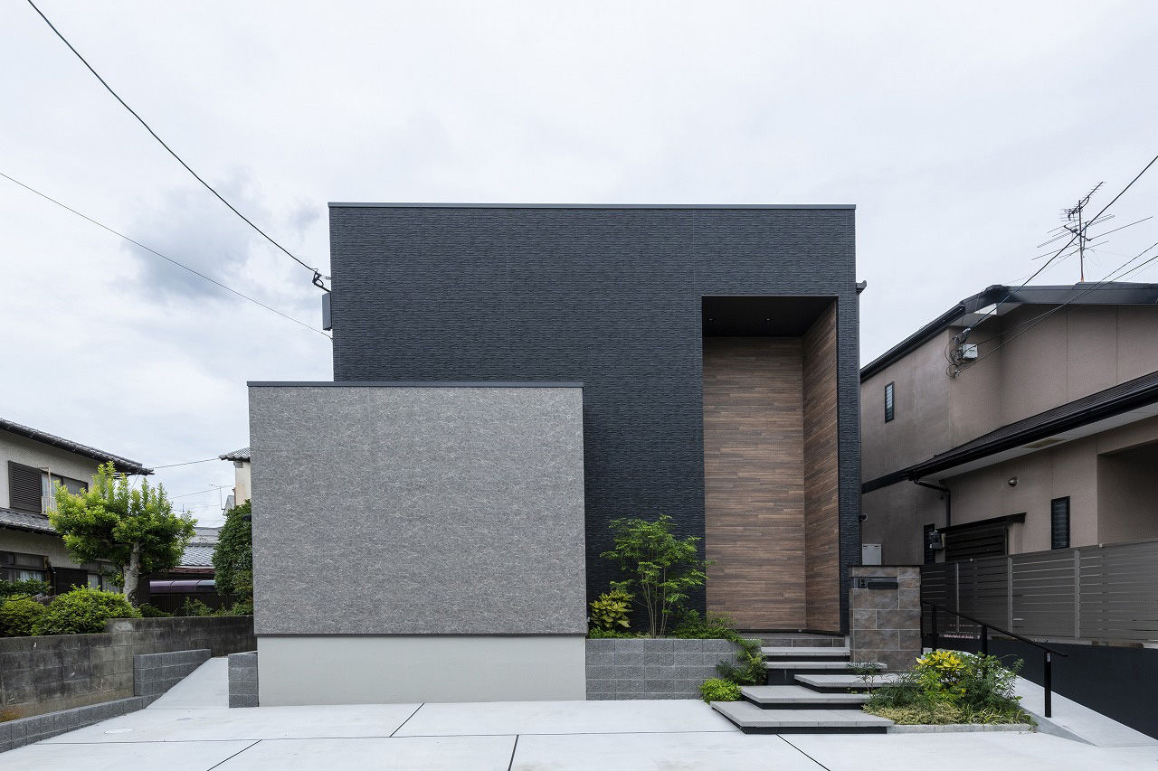 アーキテックプランニング 【2階建て/2000～2500万円台/3LDK間取り図有/41.29坪】こだわりの外観やハイ天井で開放感のある家の建築実例画像