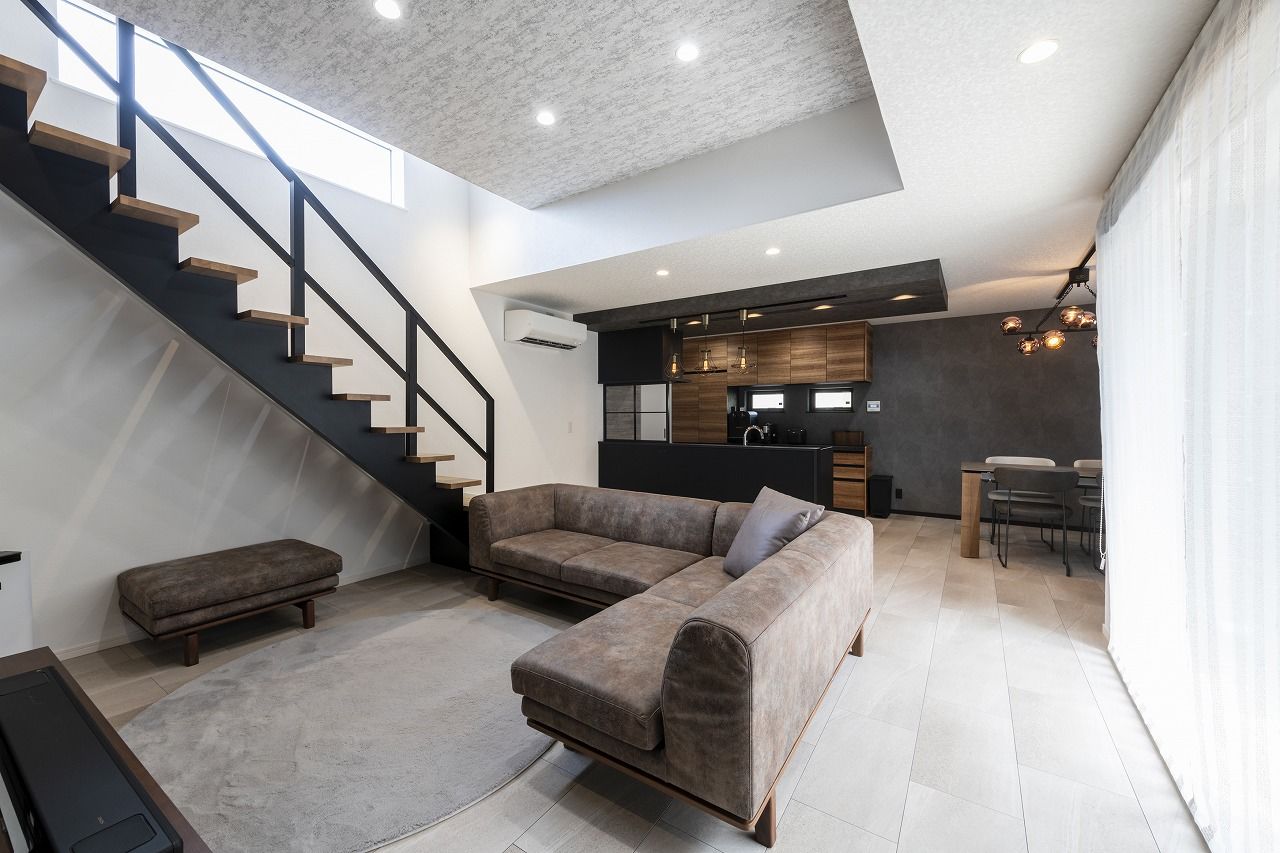 アーキテックプランニング 【2階建て/2000～2500万円台/3LDK間取り図有/41.29坪】こだわりの外観やハイ天井で開放感のある家の建築実例画像2