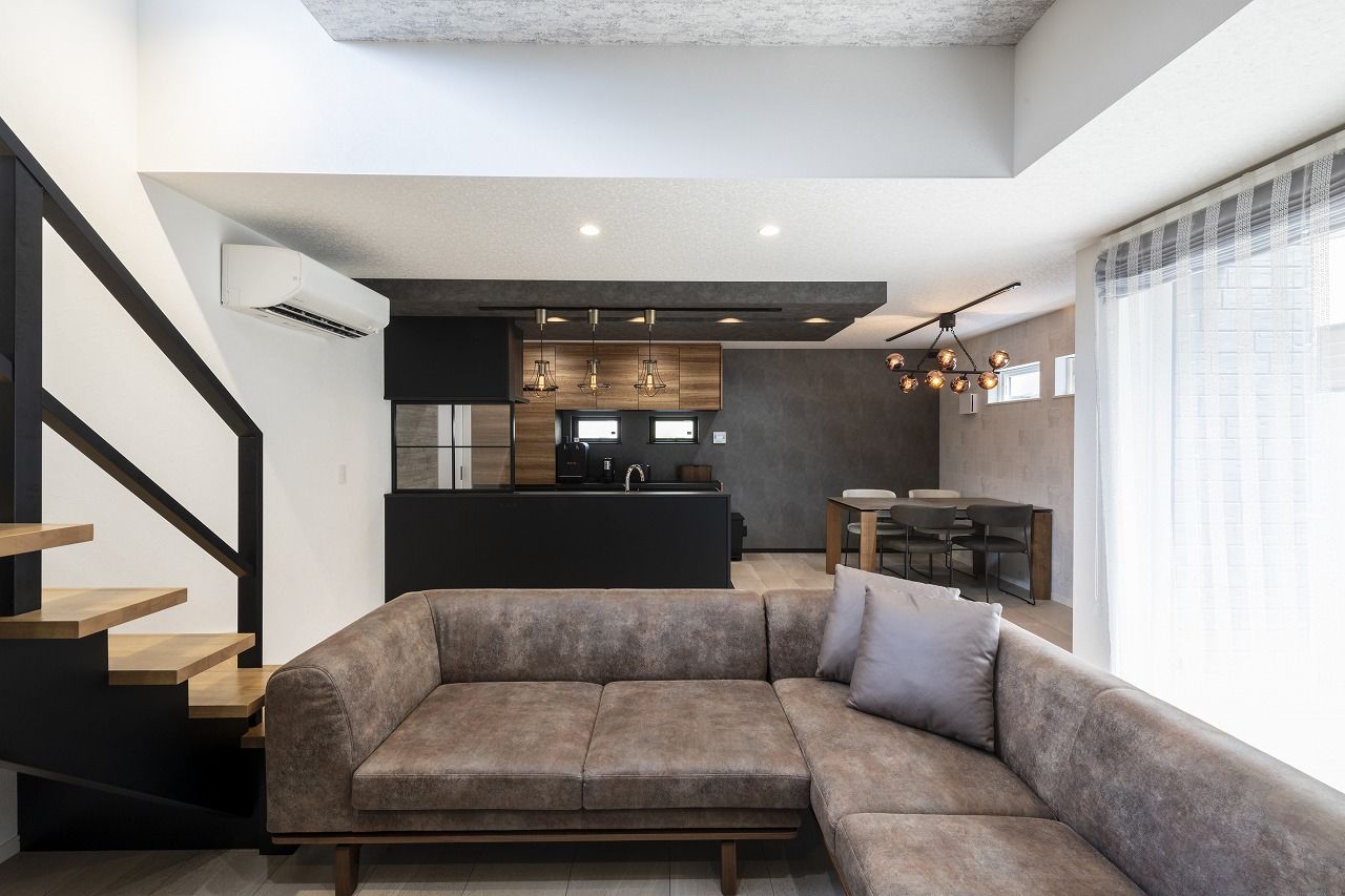 アーキテックプランニング 【2階建て/2000～2500万円台/3LDK間取り図有/41.29坪】こだわりの外観やハイ天井で開放感のある家の建築実例画像3