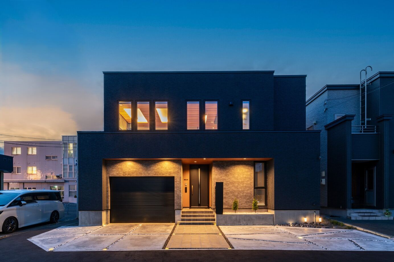 アーキテックプランニング 洗練された大人空間、ホテルライクな内装が美しいラグジュアリーなガレージハウスの建築実例画像