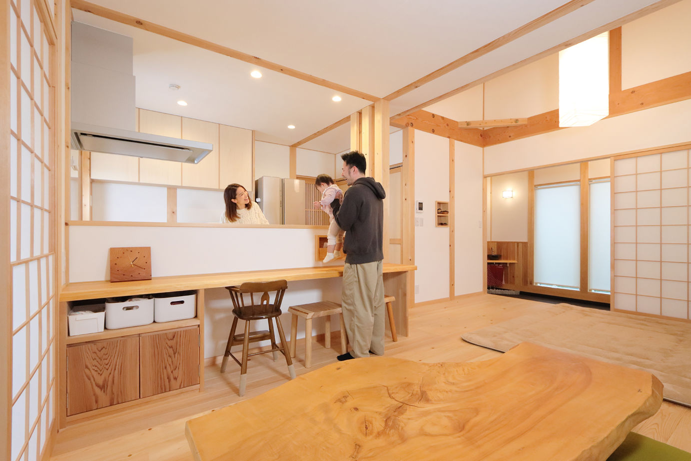 荒川建設 しげや 【滋賀県野洲市/2000万円台/平屋風】動線に恵まれ、家族の絆が深まる家。迫力ある大屋根と土間がお気に入りの建築実例画像1